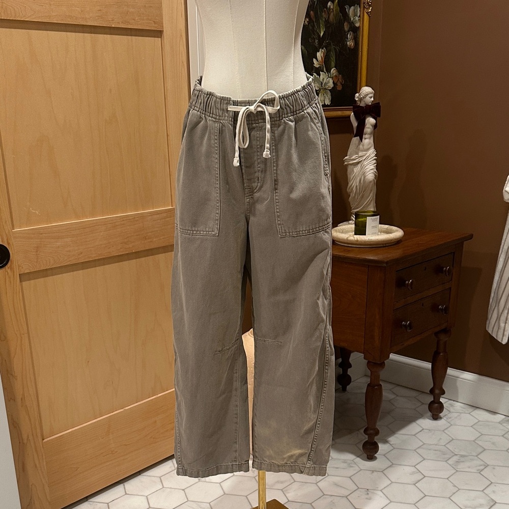 GAP Gray Ankle Cropped Pants